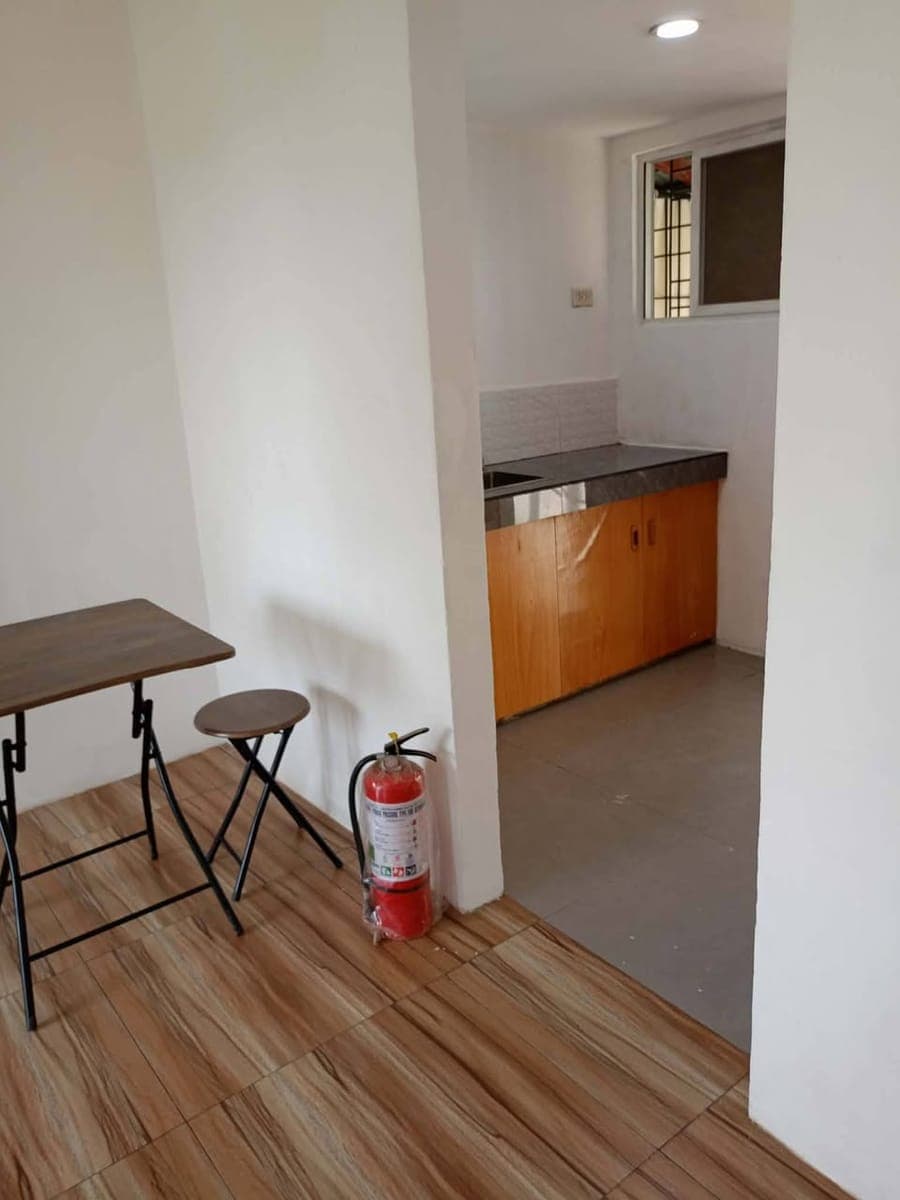 For Rent. 1 Unit - photo 3