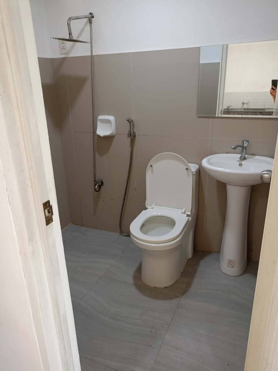 For Rent. 1 Unit - photo 4