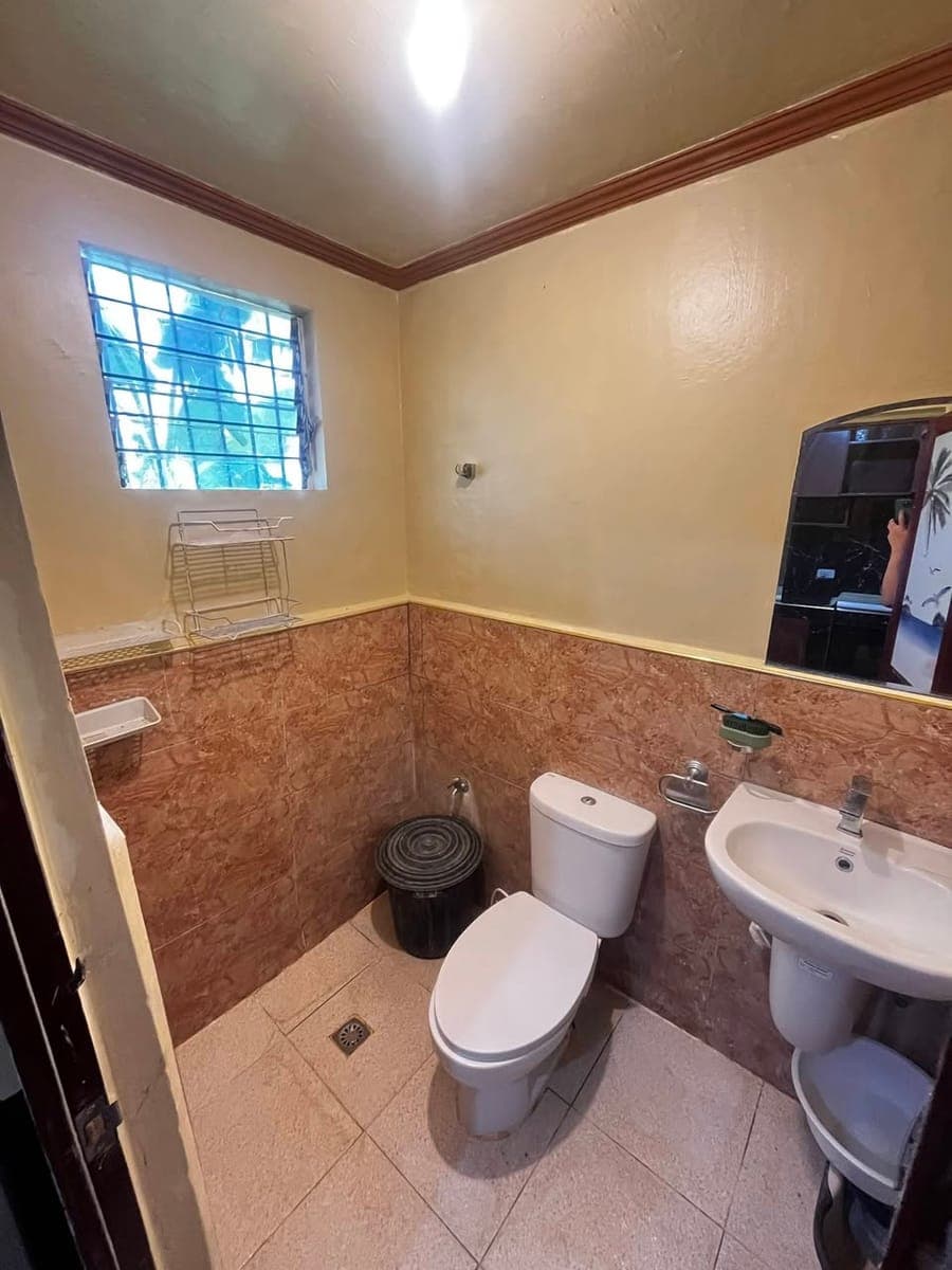 4 Bedrooms, 1 Full Bathroom. Near the Main Gate. - photo 1