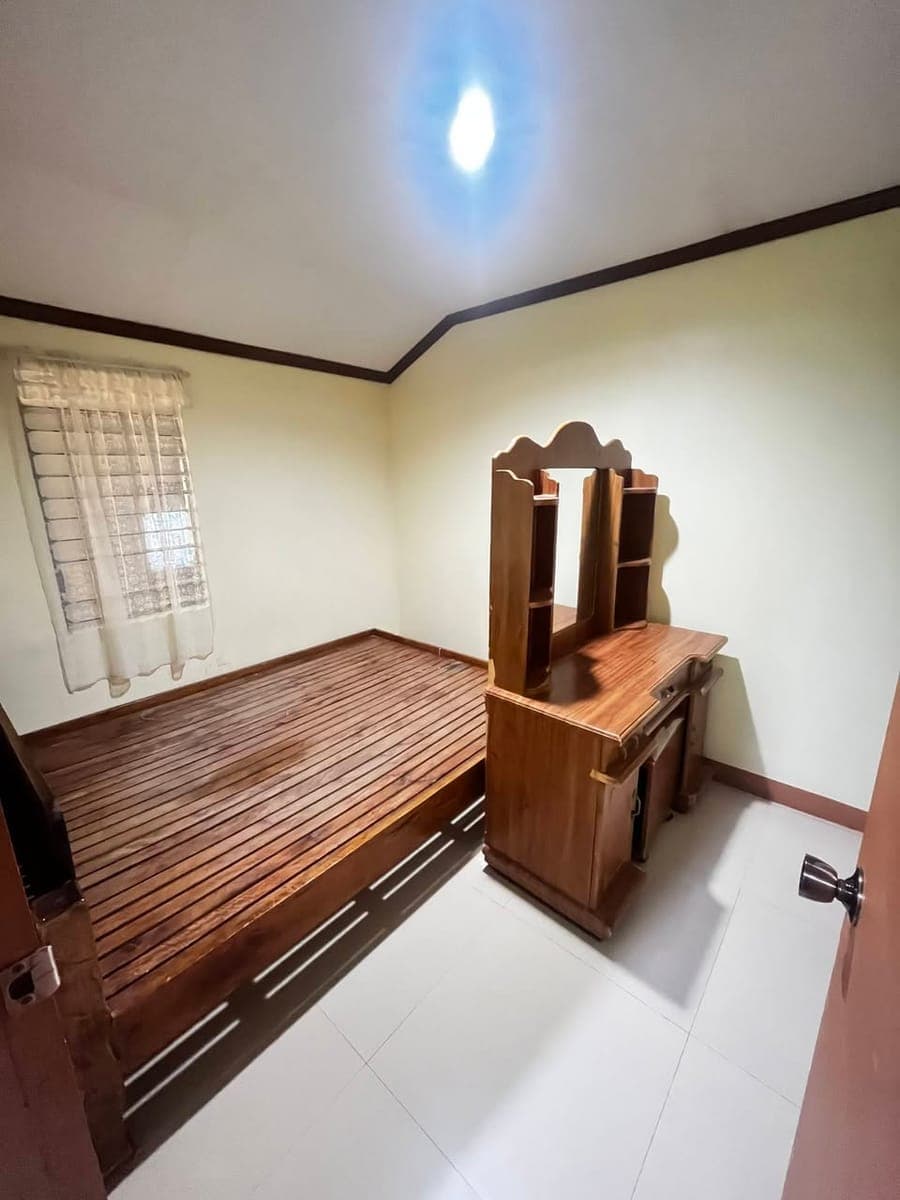 4 Bedrooms, 1 Full Bathroom. Near the Main Gate. - photo 2