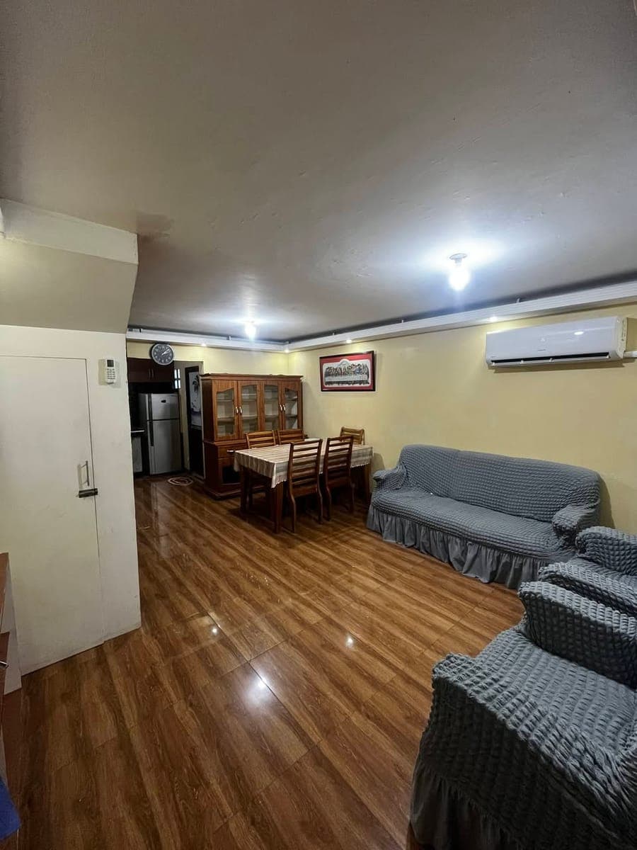 4 Bedrooms, 1 Full Bathroom. Near the Main Gate. - photo 4