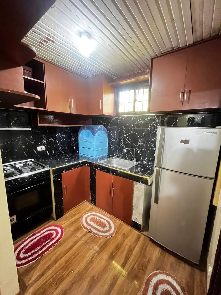 4 Bedrooms, 1 Full Bathroom. Near the Main Gate. - photo 5
