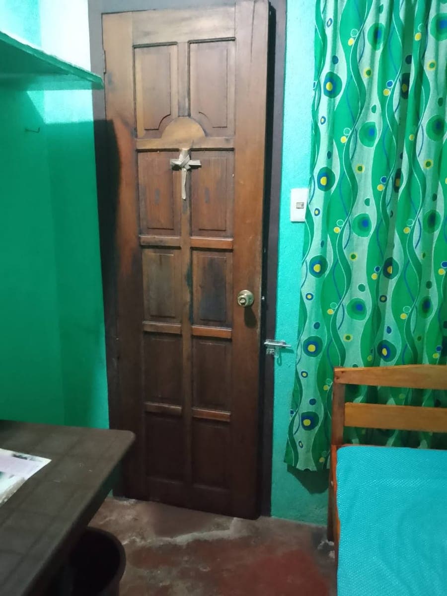 Single room for rent for ladies only...wid  ceiling fan, table and 1 chair, single bed wid foam and... - photo 4