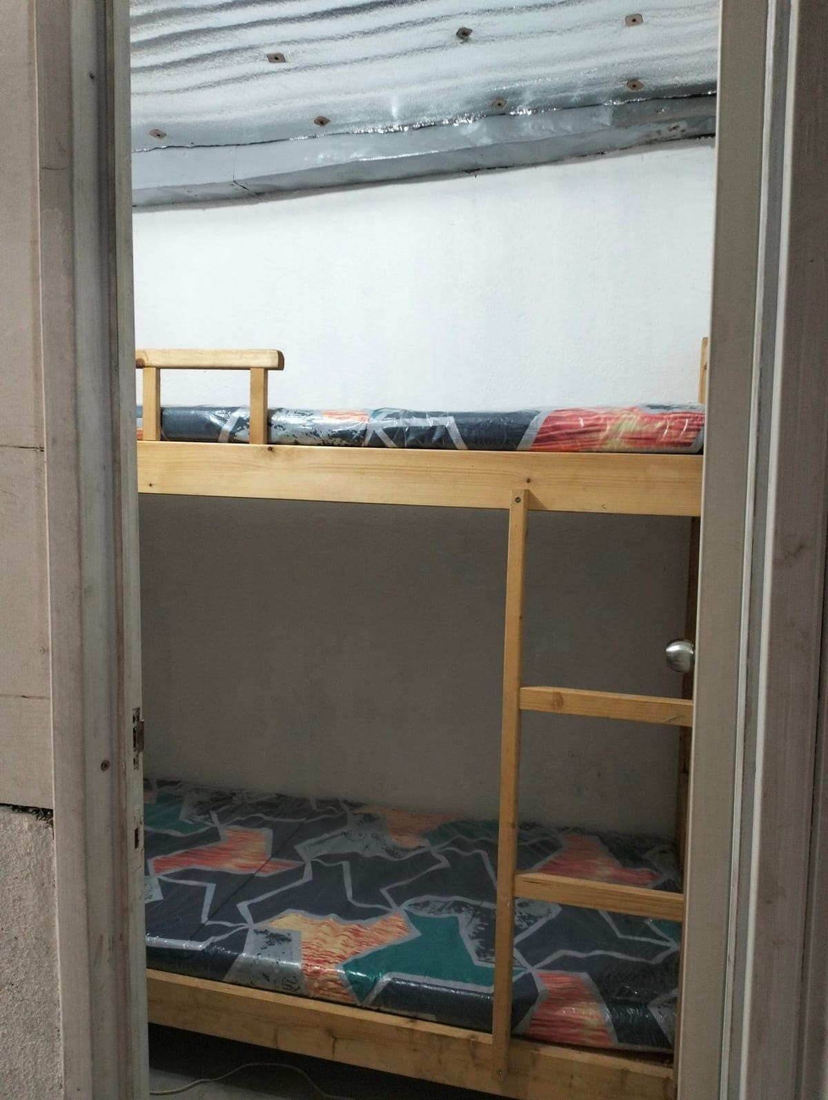 female bedspace April 28 available - photo 1