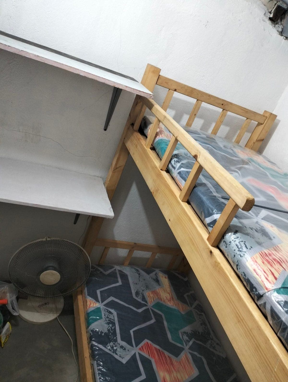 female bedspace April 28 available - photo 6