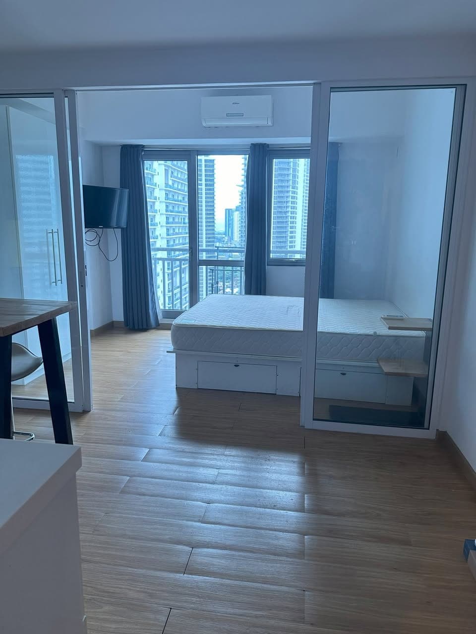 For Lease : - photo 1