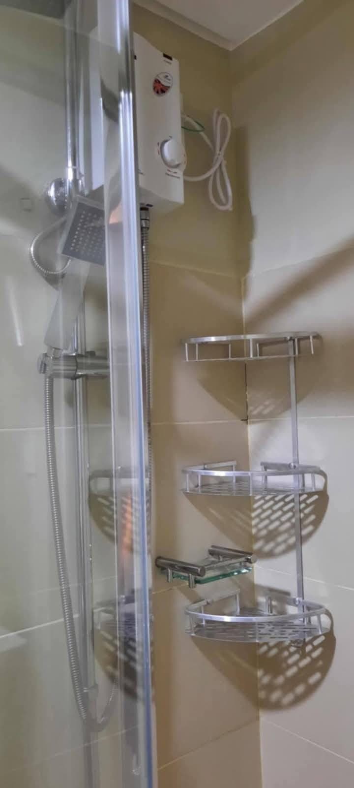 FOR RENT: ₱20,000 inclusive assoc dues - photo 2