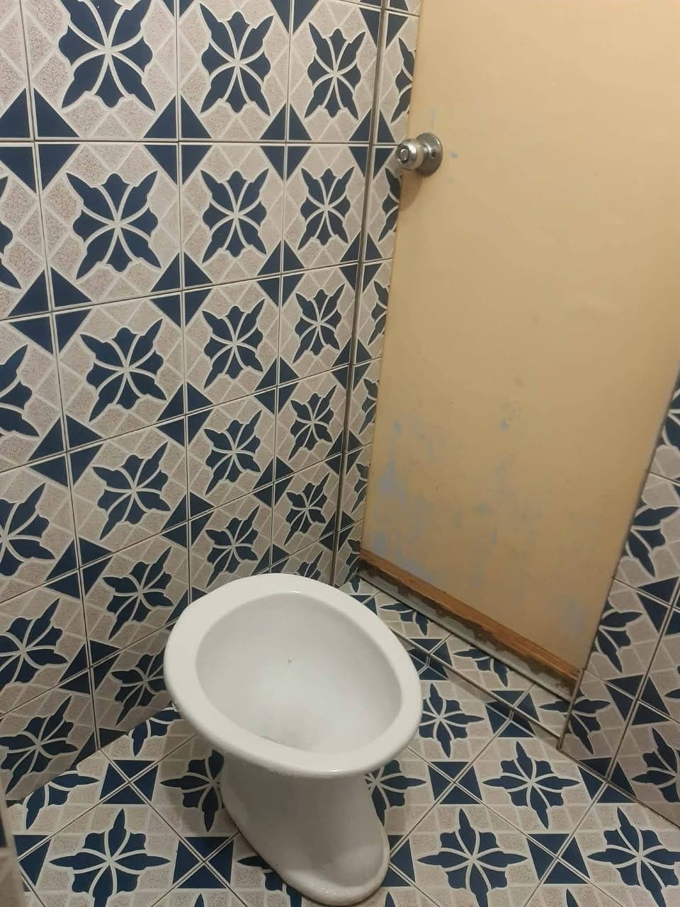 ROOM FOR RENT : - photo 1