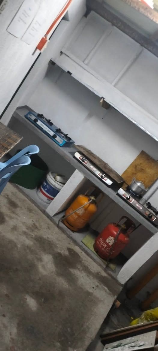 female bedspace April 25 available - photo 1