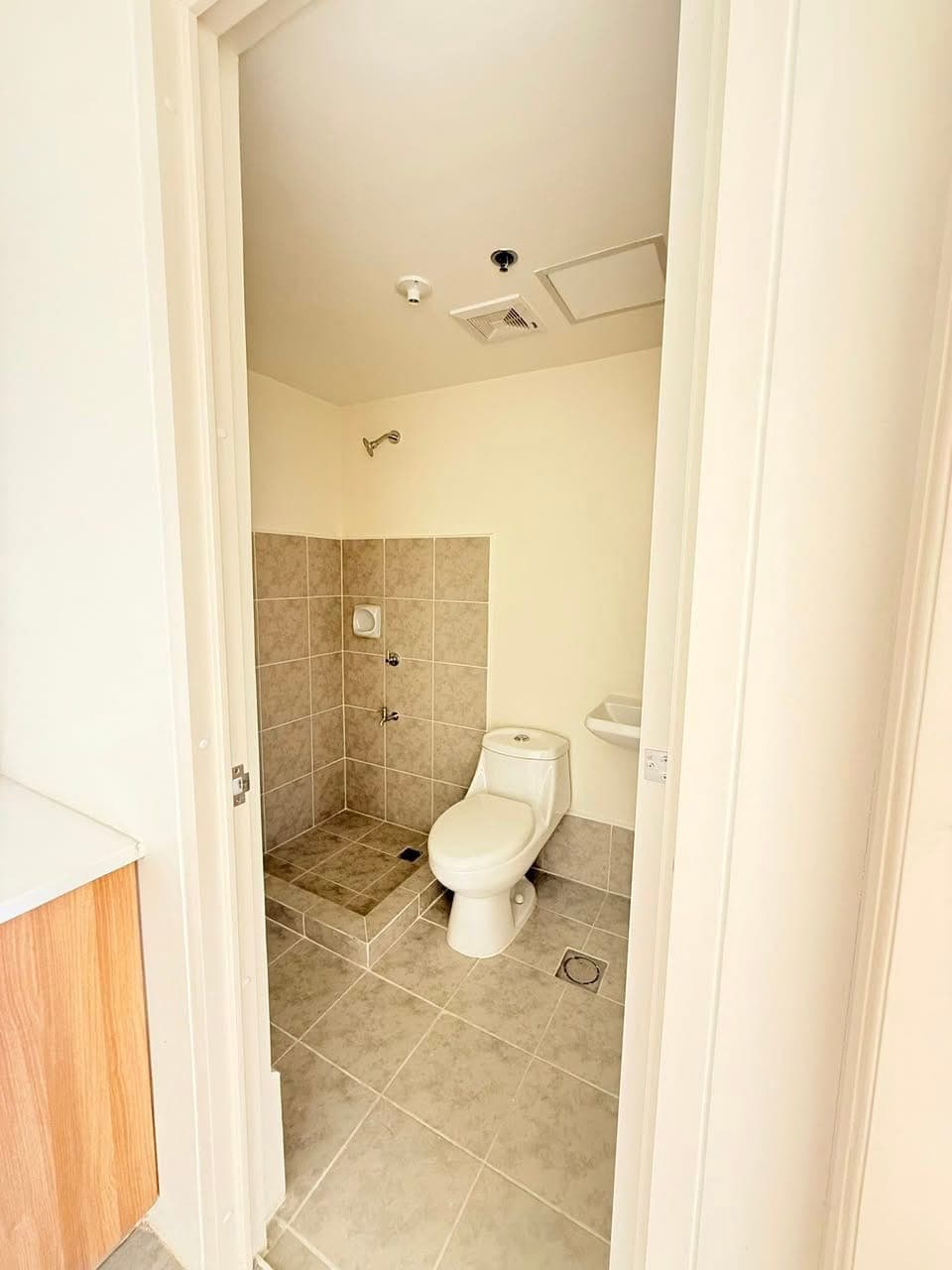 BRAND NEW 1 bedroom for rent 17k only bare - photo 4