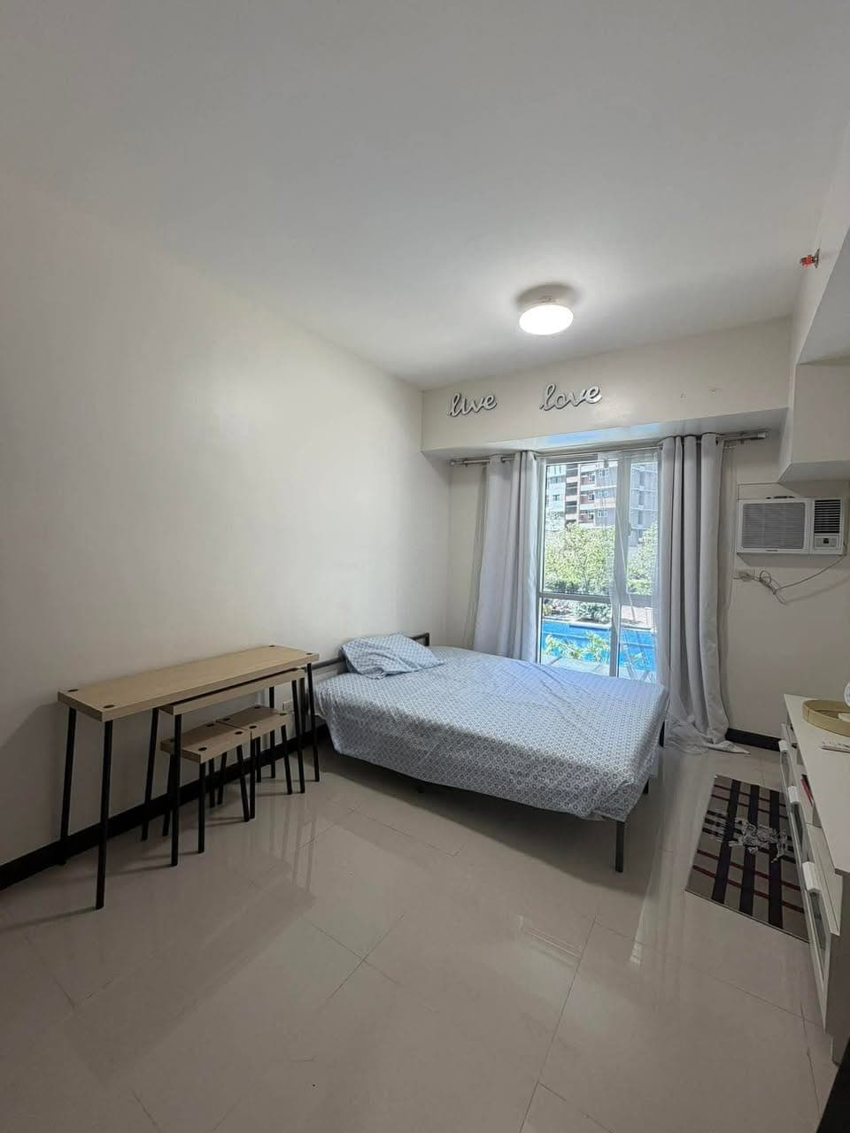 FOR RENT— Modern Studio Unit - photo 1