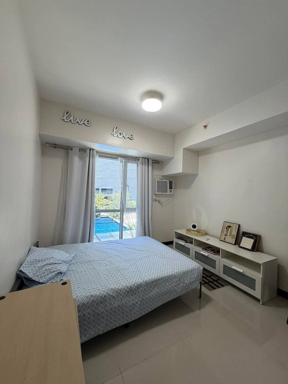 FOR RENT— Modern Studio Unit - photo 2