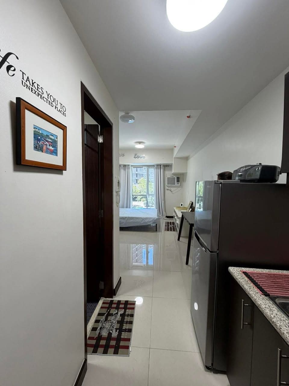 FOR RENT— Modern Studio Unit - photo 3