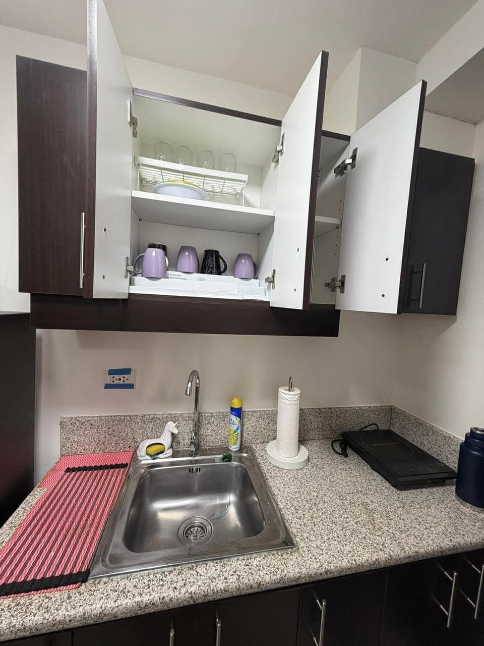 FOR RENT— Modern Studio Unit - photo 5