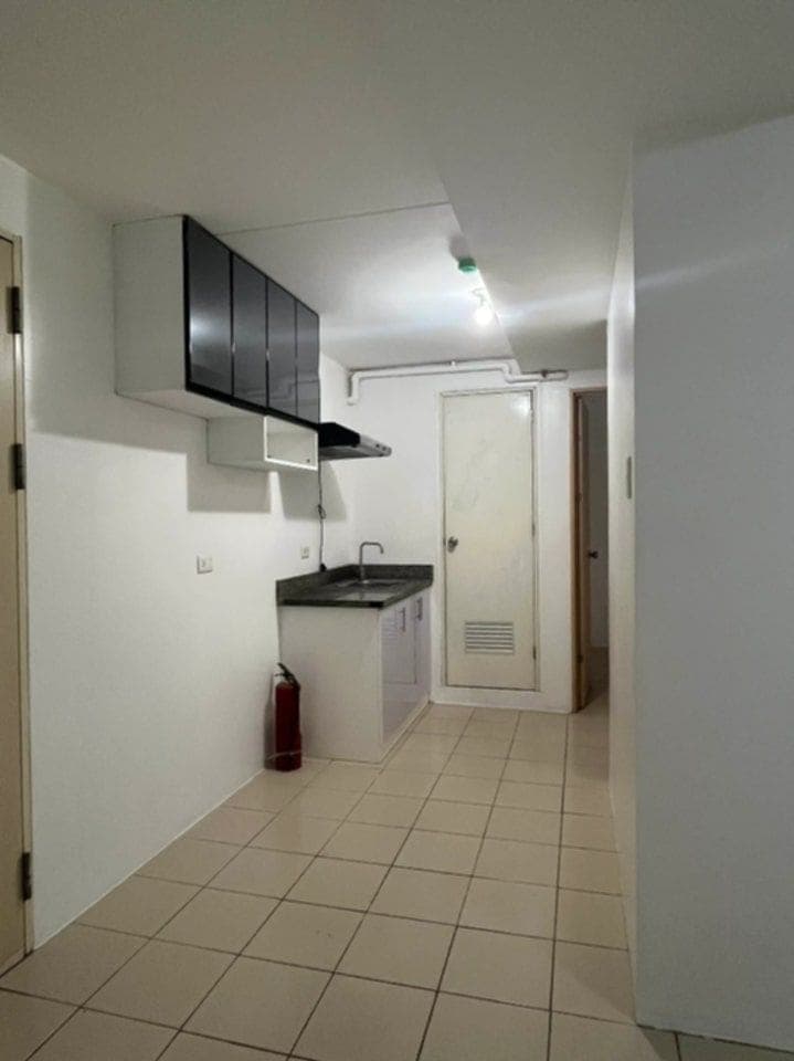 Condo for rent (2BR) Bare Unit - photo 2