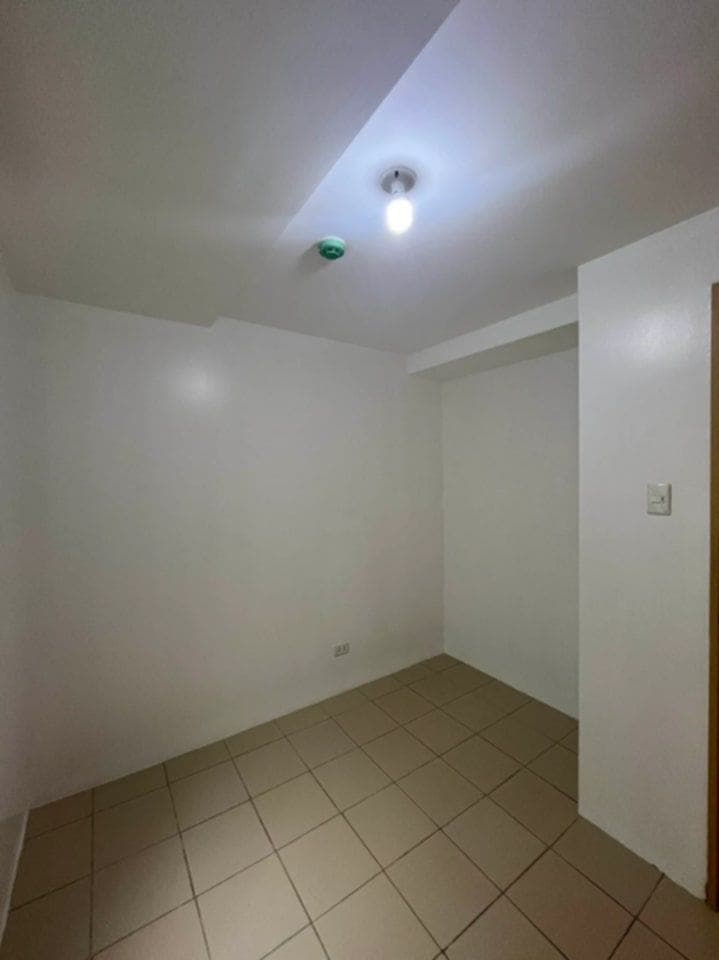 Condo for rent (2BR) Bare Unit - photo 5