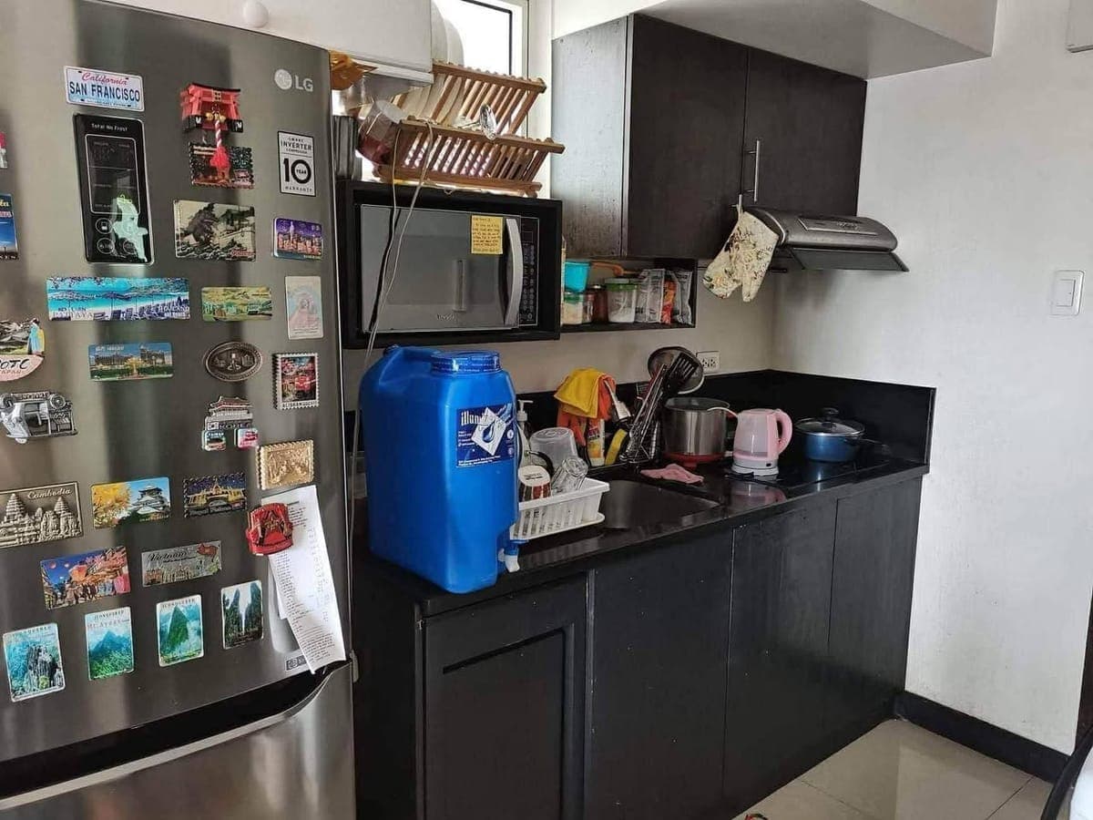 🏡 LOOKING FOR: 1 Female Roommate (Upper Deck) - photo 1