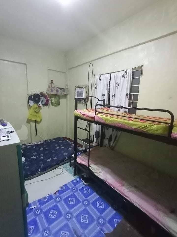 Room sharing for MALE working professionals only - photo 4