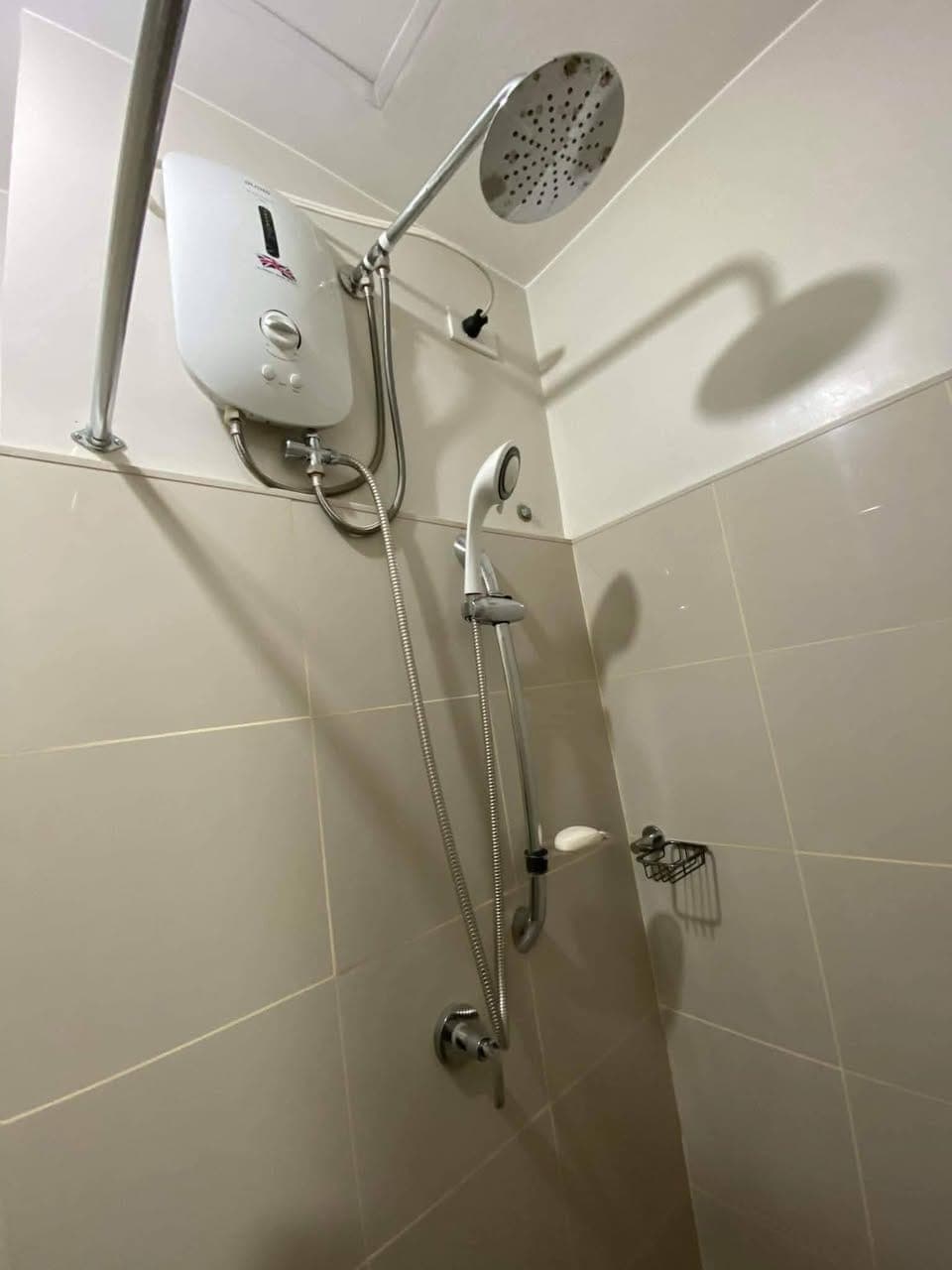 RUSH CONDO UNIT FOR RENT - photo 5