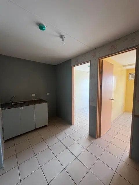 Condo for rent (2BR) Bare Unit with 2AC - photo 2