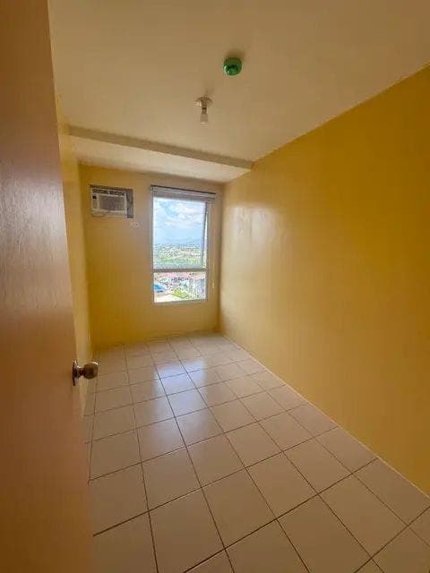 Condo for rent (2BR) Bare Unit with 2AC - photo 1