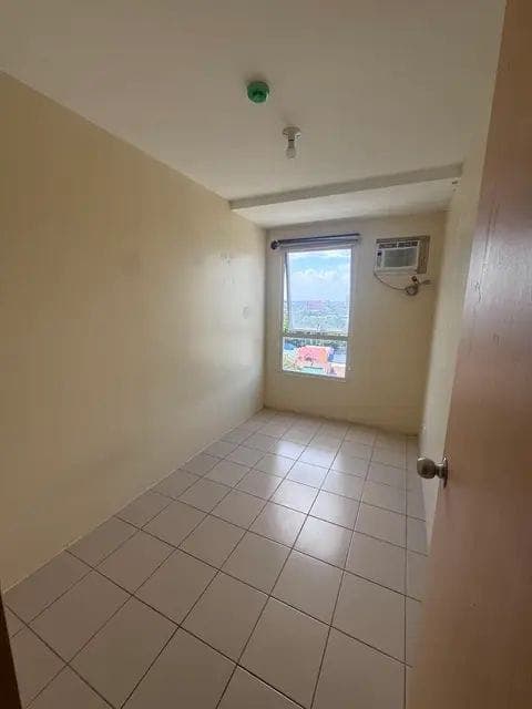 Condo for rent (2BR) Bare Unit with 2AC - photo 4