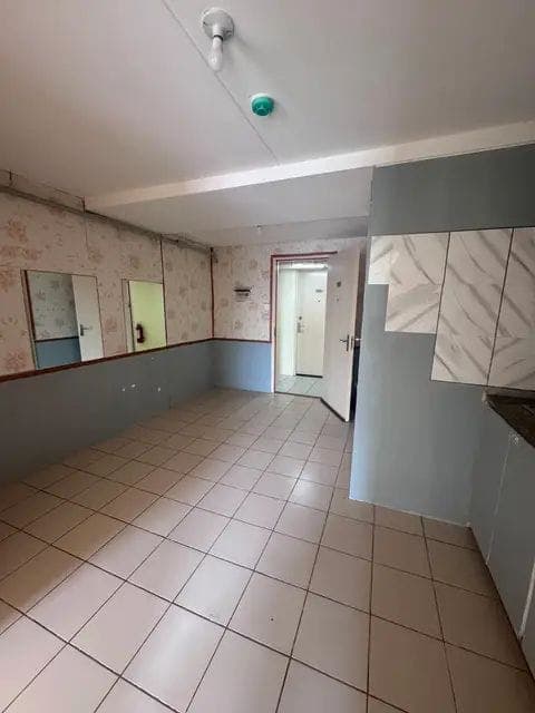 Condo for rent (2BR) Bare Unit with 2AC - photo 5