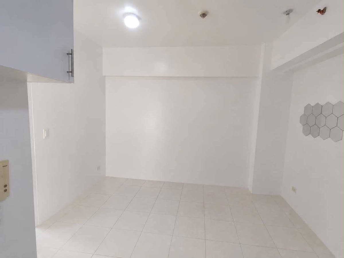 Condo Unit For Rent 2 Bedroom 30sqm Bare For Only 20k located at Suntrust Treetop Villas - photo 2