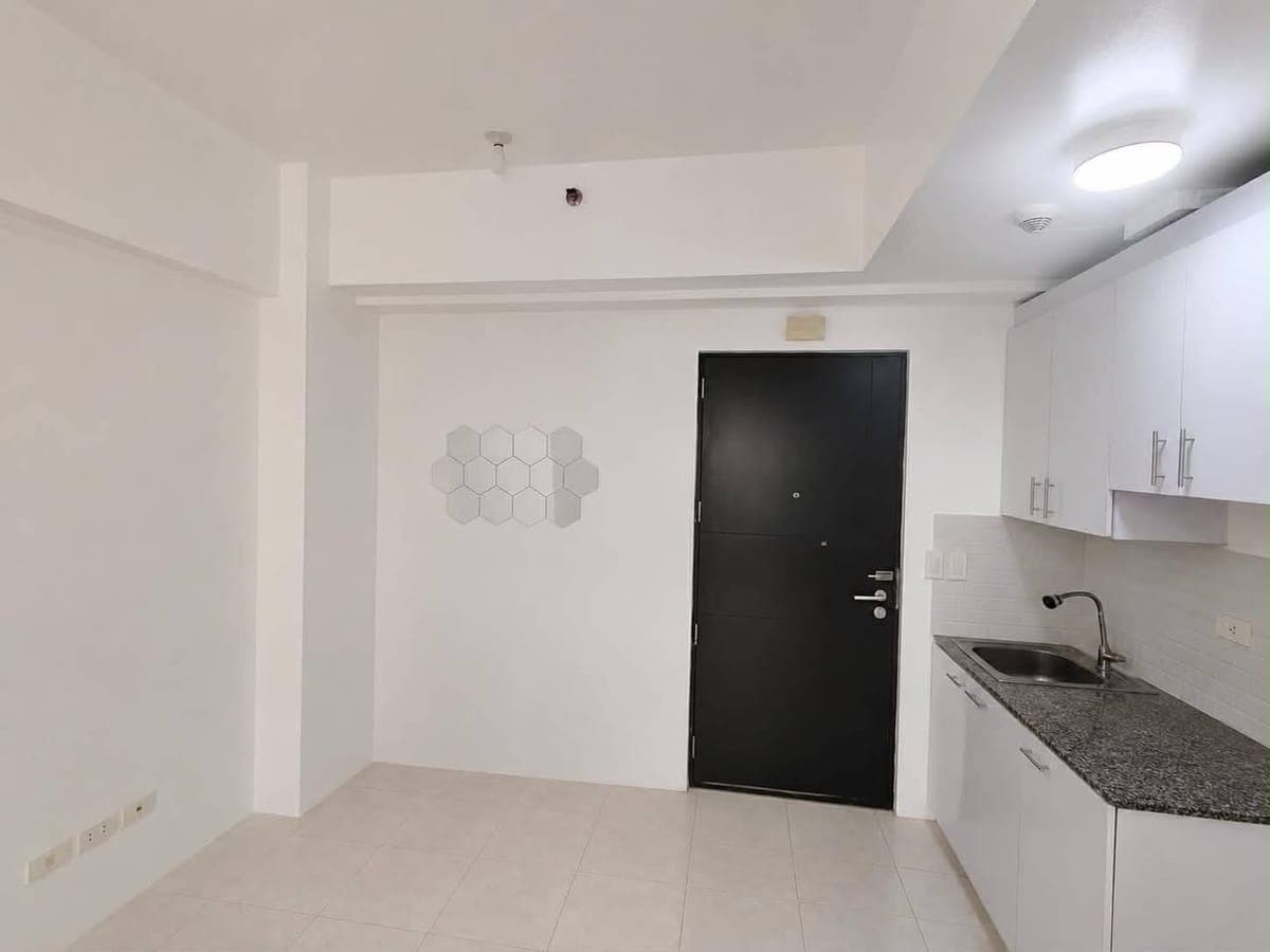 Condo Unit For Rent 2 Bedroom 30sqm Bare For Only 20k located at Suntrust Treetop Villas - photo 1
