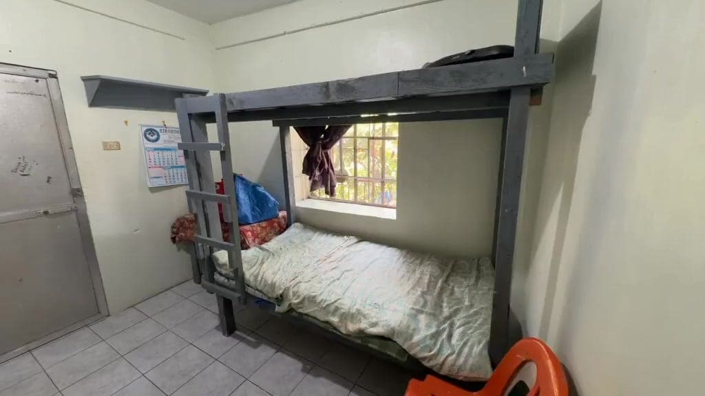 Bed space (two double deck(4beds)) - photo 1