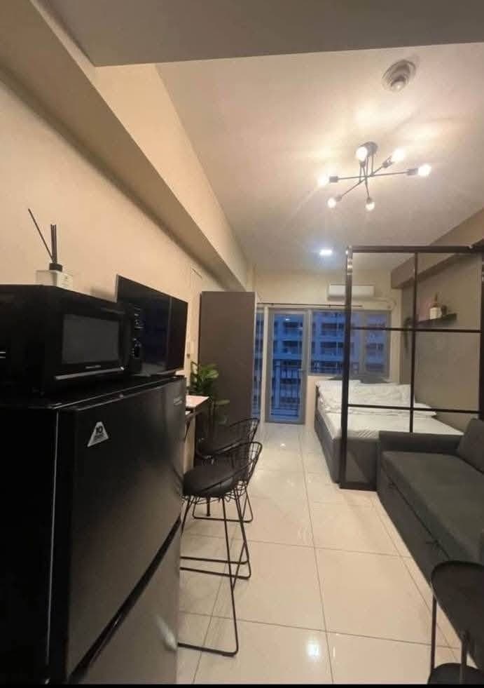 FOR RENT: ₱20,000 exclusive assoc dues - photo 1