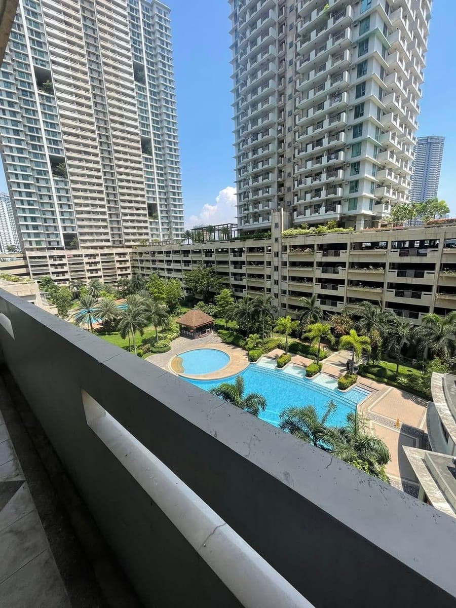 🏢 FOR RENT – 2BR Bare Unit with Balcony 🏢 - photo 1