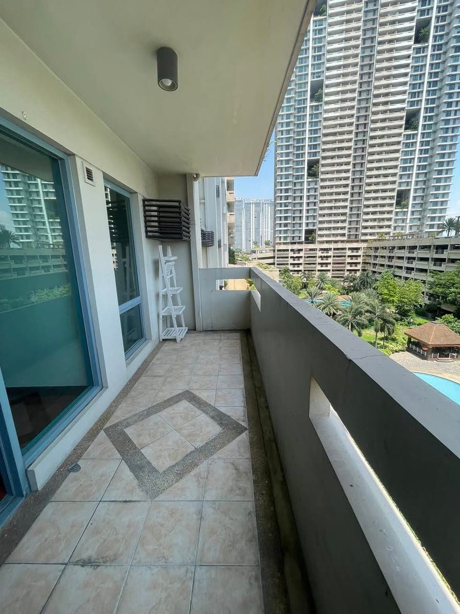 🏢 FOR RENT – 2BR Bare Unit with Balcony 🏢 - photo 2