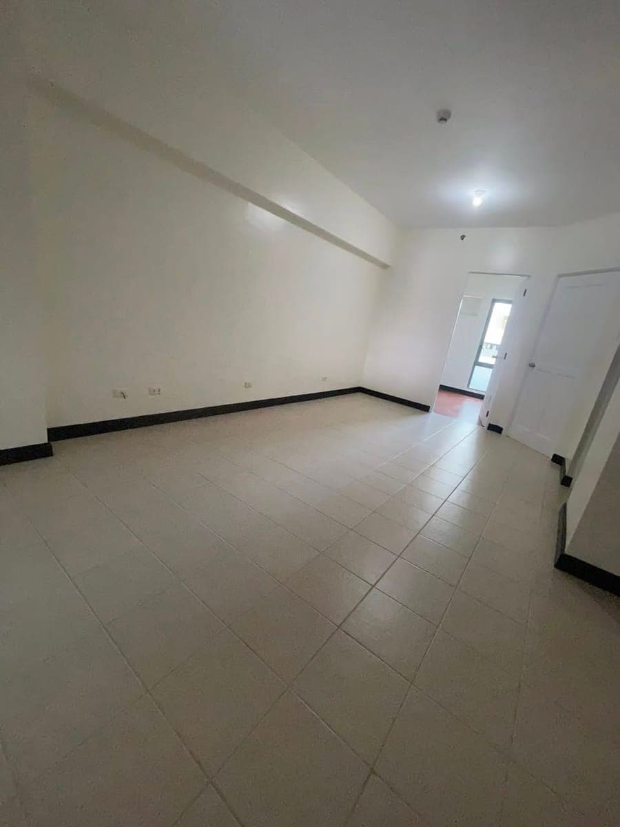 🏢 FOR RENT – 2BR Bare Unit with Balcony 🏢 - photo 3