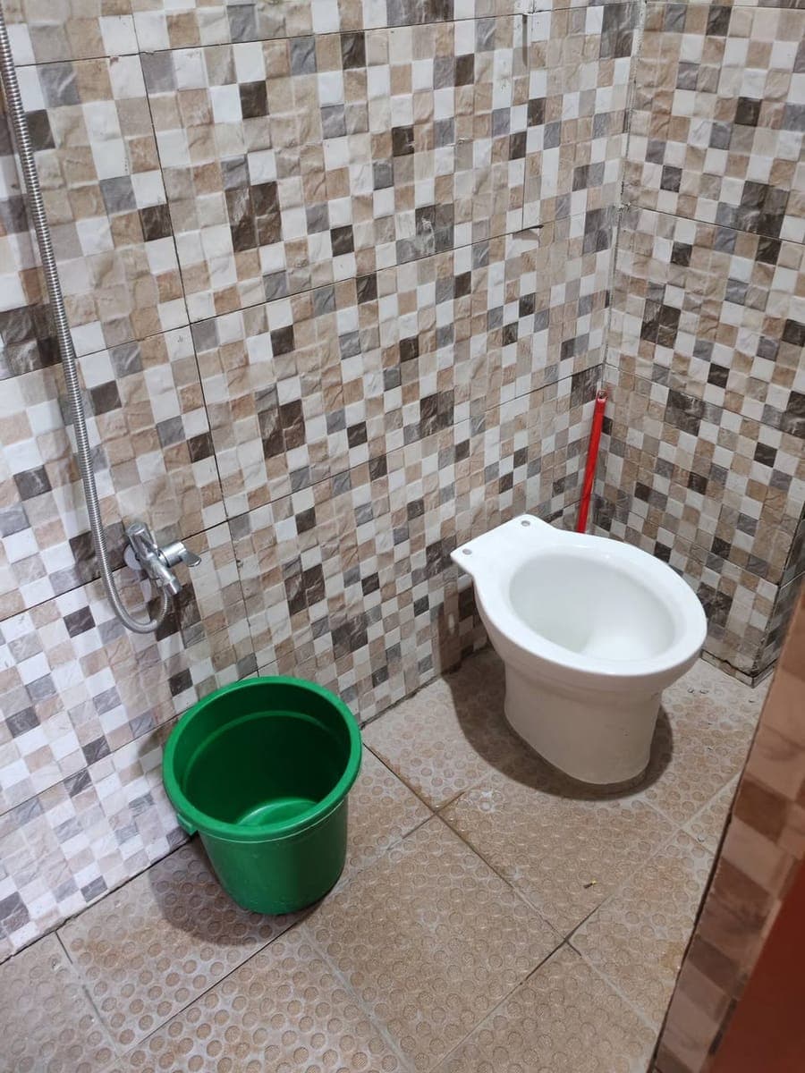 ROOM FOR RENT: BRGY. . POBLACION MANDALUYONG - photo 5