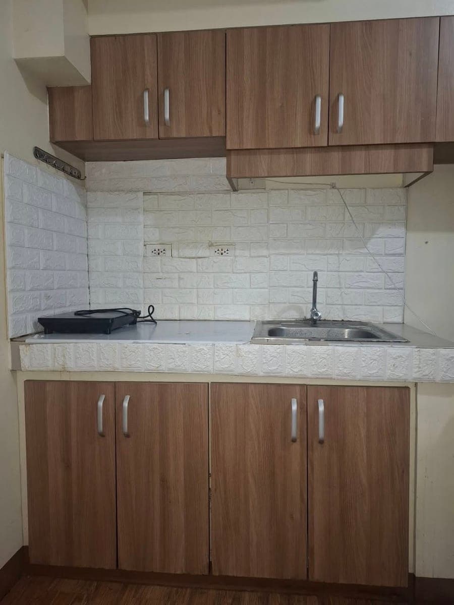 FOR LEASE PINES PEAK CITYLAND OUTER UNIT STUDIO 14K only with Aircon & bed - photo 1