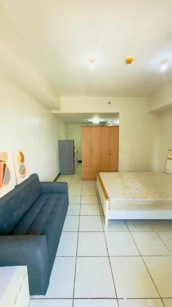 STUDIO WITH BALCONY FOR RENT! - photo 2