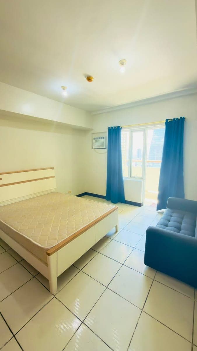 STUDIO WITH BALCONY FOR RENT! - photo 5