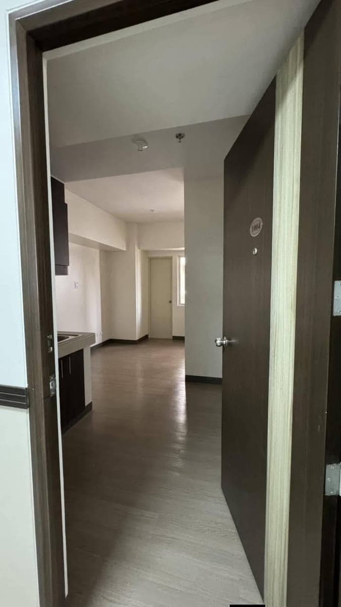 Affordable Bare 1BR Unit for Rent - photo 1