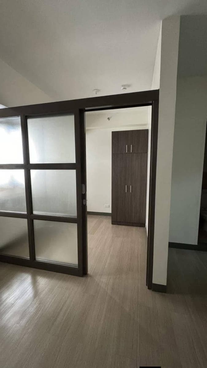 Affordable Bare 1BR Unit for Rent - photo 2
