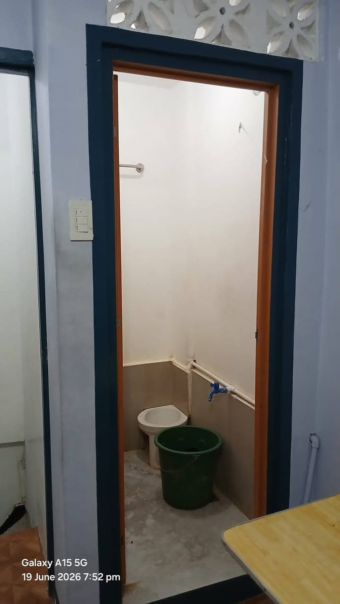 "Room for Rent" - photo 5