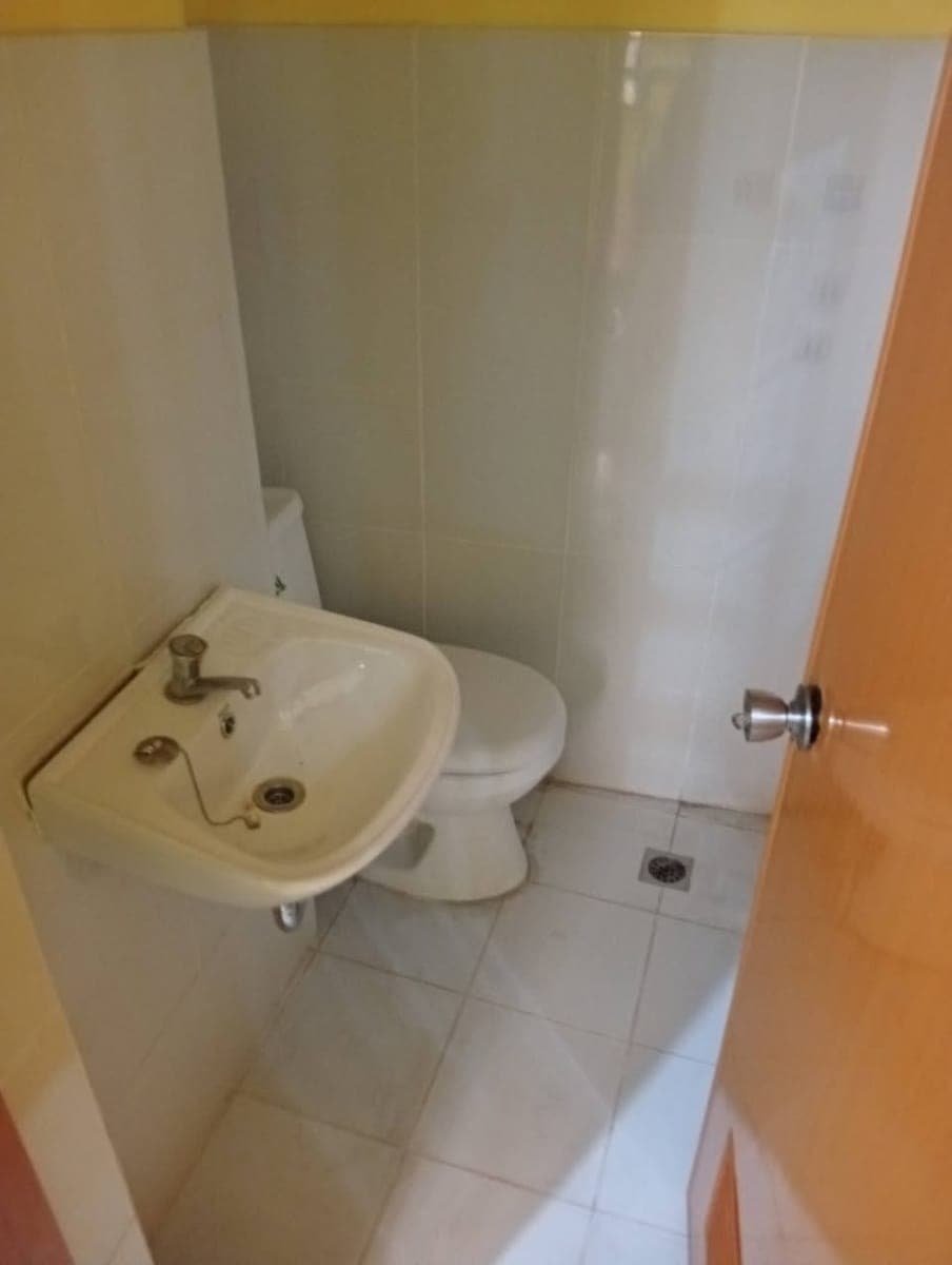 Available Room for rent - photo 4