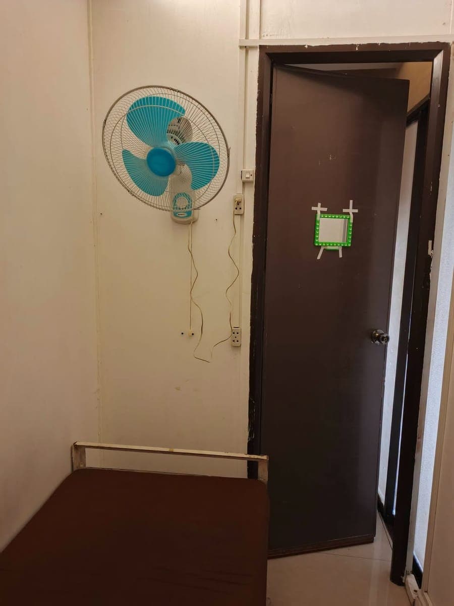 ROOM FOR RENT FOR 1 WORKING MALE ONLY COMMON CR AND SINK - photo 4