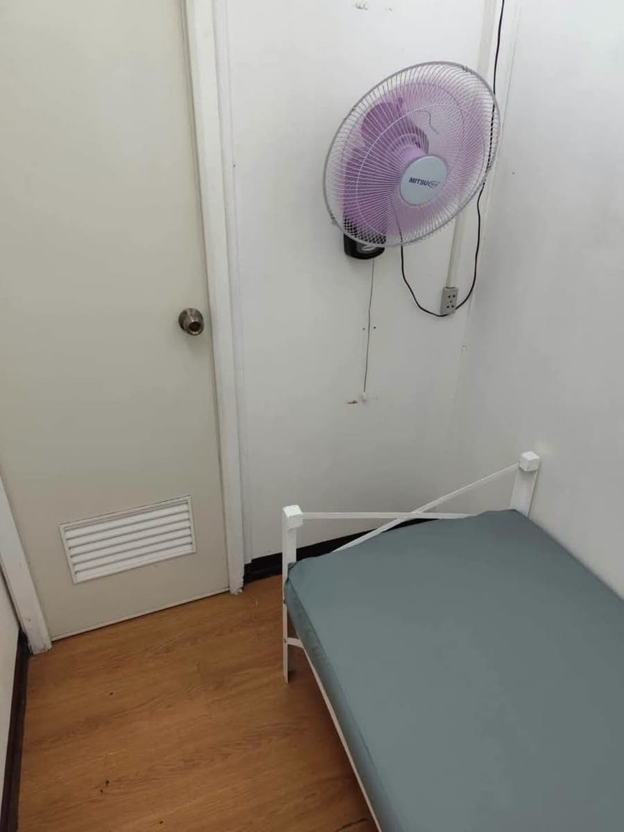 ROOM FOR RENT FOR 1 WORKING MALE ONLY COMMON CR AND SINK - photo 4