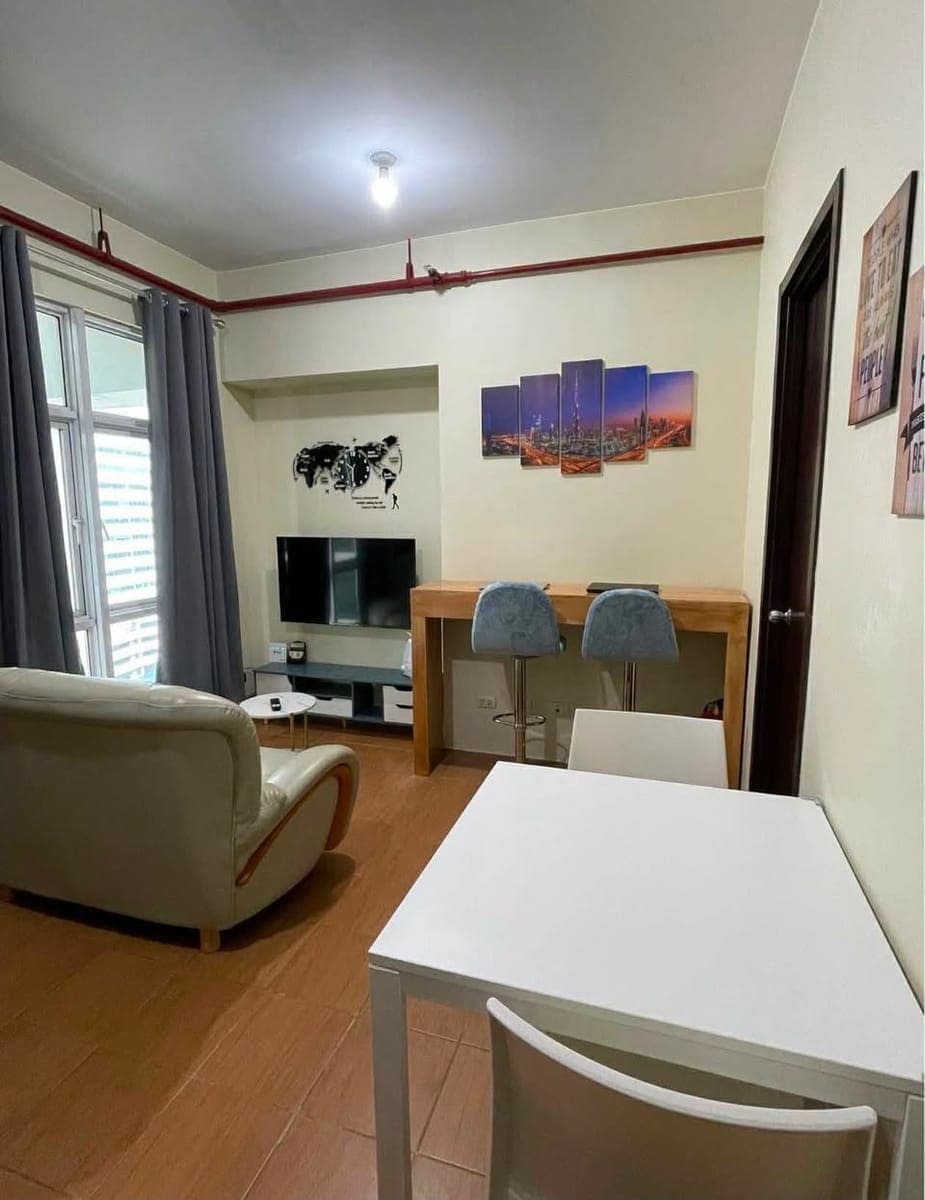 Furnished 2 br-corner unit at Pioneer Woodlands - photo 3