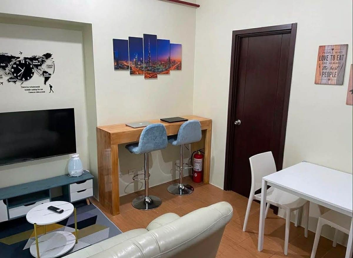 Furnished 2 br-corner unit at Pioneer Woodlands - photo 4