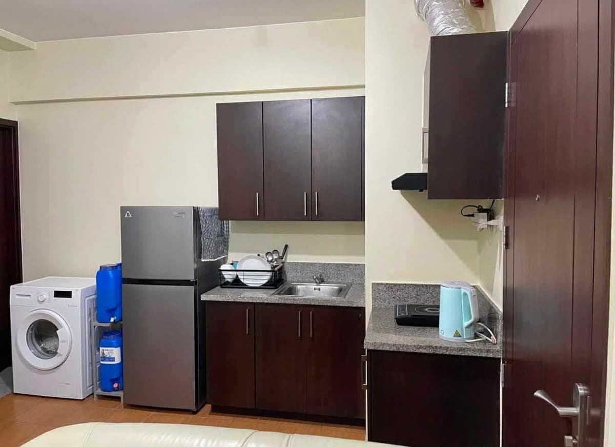 Furnished 2 br-corner unit at Pioneer Woodlands - photo 5