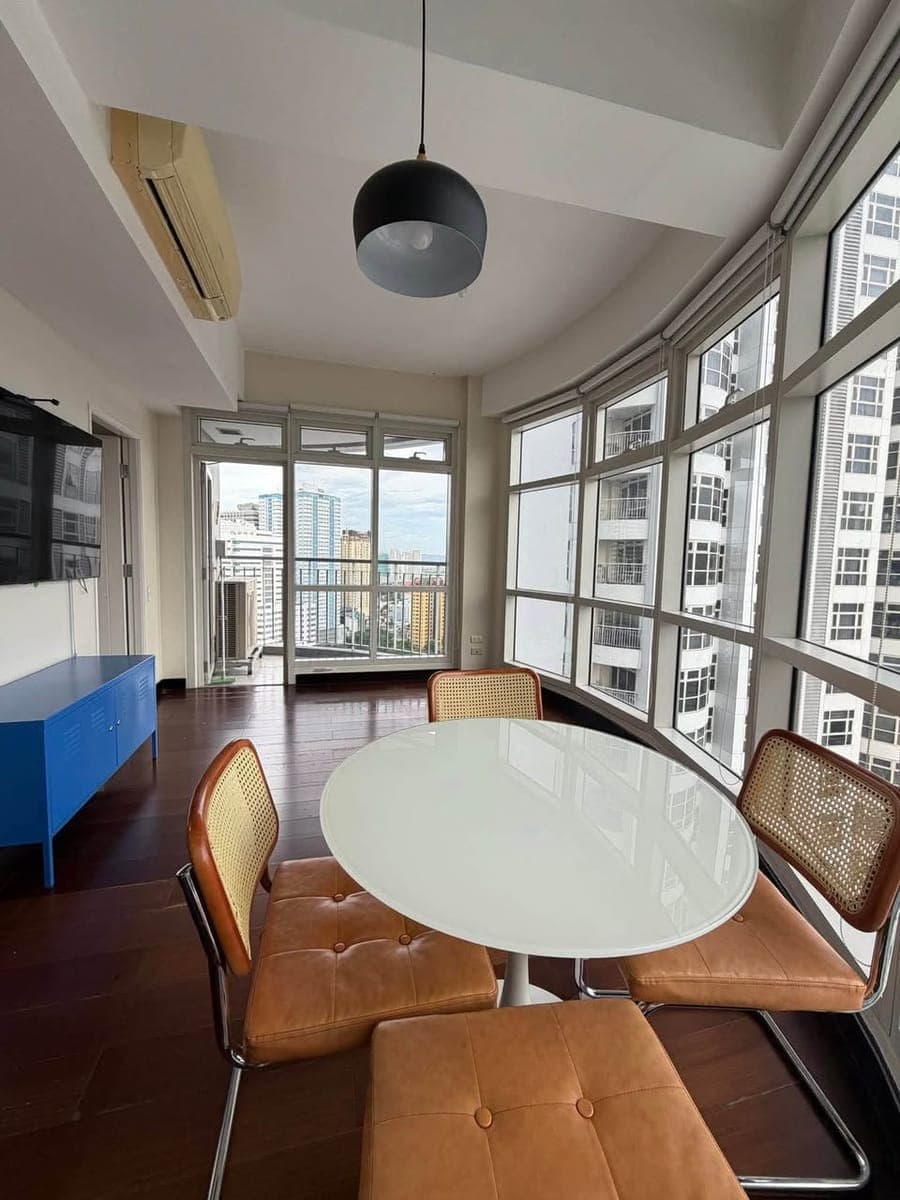 1-BEDROOM CORNER UNIT FOR RENT - photo 2