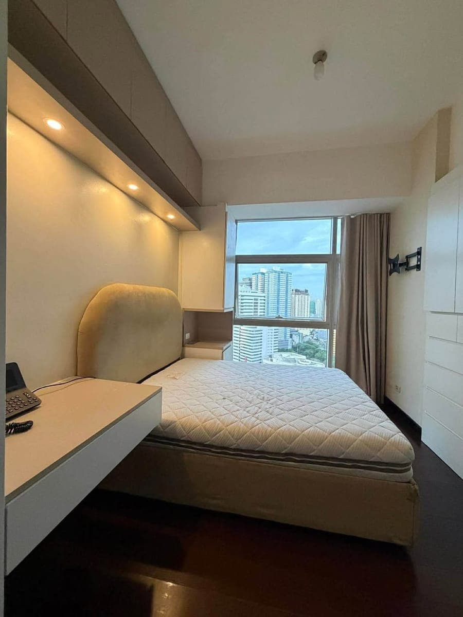 1-BEDROOM CORNER UNIT FOR RENT - photo 3