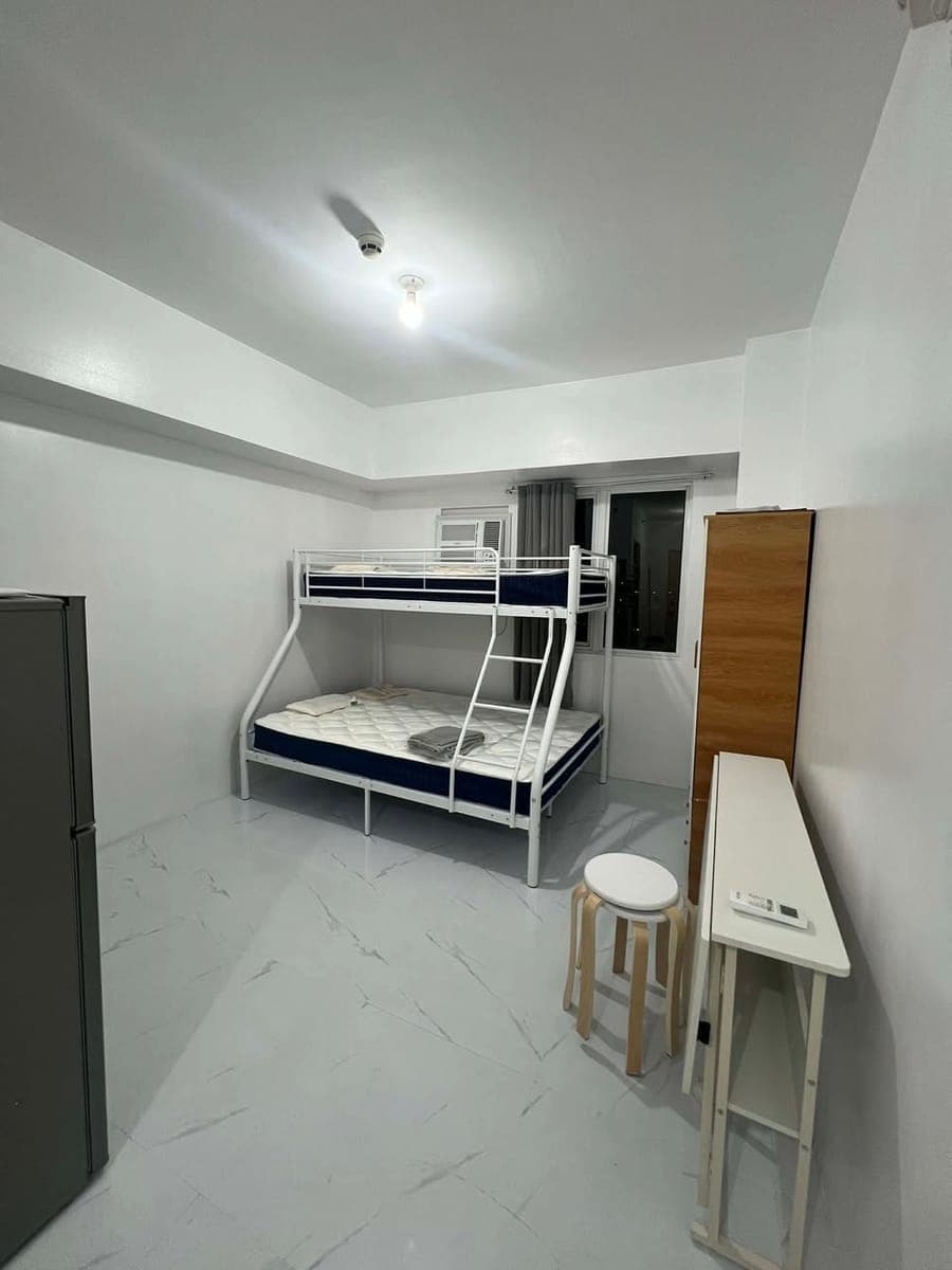 FOR RENT: Newly Renovated Studio Unit - photo 1